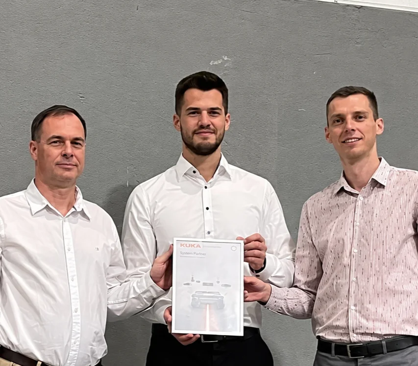 Signing of the E4Solution and KUKA AMR System Partner agreement